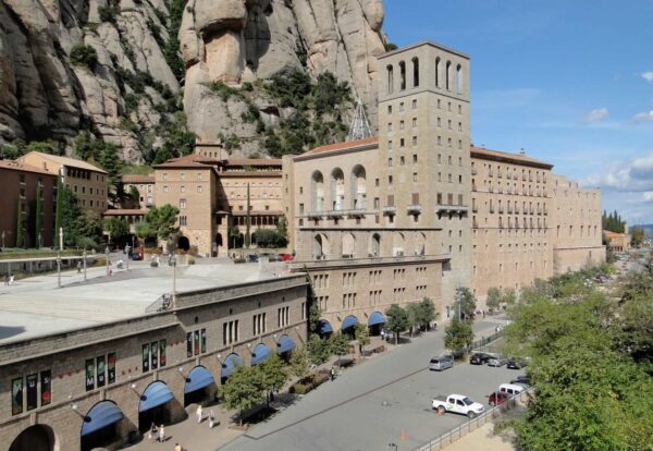 Captivating Montserrat Monastery: A Picture-Perfect Retreat 2025