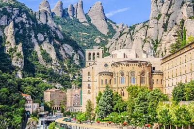 Discover the Architectural Beauty of Montserrat Monastery Basilica in Barcelona