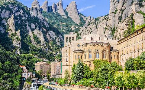 Discover the Architectural Beauty of Montserrat Monastery Basilica in Barcelona 2025