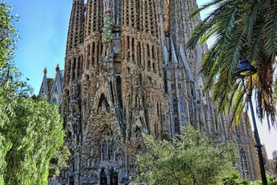 Discover the Undeniable Beauty of Barcelona's 11th Wonder: Sagrada Família