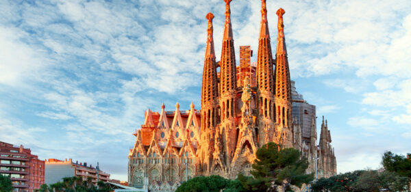 Explore the Majestic Sagrada Familia in Barcelona Through a Live Webcam 2025