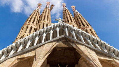 Exploring the Majestic Sagrada Familia in Barcelona: A Budget-Friendly Guide!