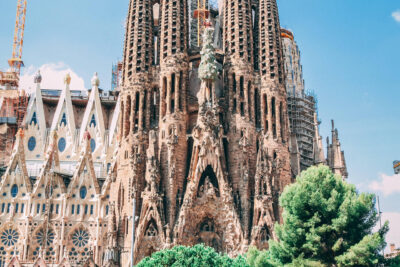 The Majestic Sagrada Familia: Barcelona's Iconic Wallpaper