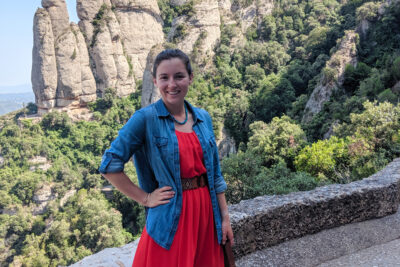 What to Wear in Montserrat: Dressing Tips for Exploring the Spectacular Mountain