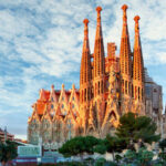 Discover the Magnificent Sagrada Familia in Barcelona's Vibrant District | Barcelona Turisme