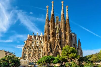 Experience the Iconic Sagrada Família with a Virtual Visit in Barcelona