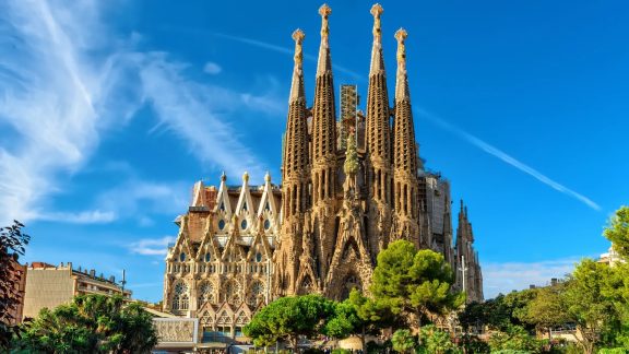 Experience the Iconic Sagrada Família with a Virtual Visit in Barcelona