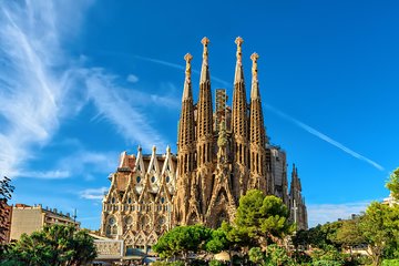 Exploring the Magnificent Sagrada Familia on a Barcelona Tour