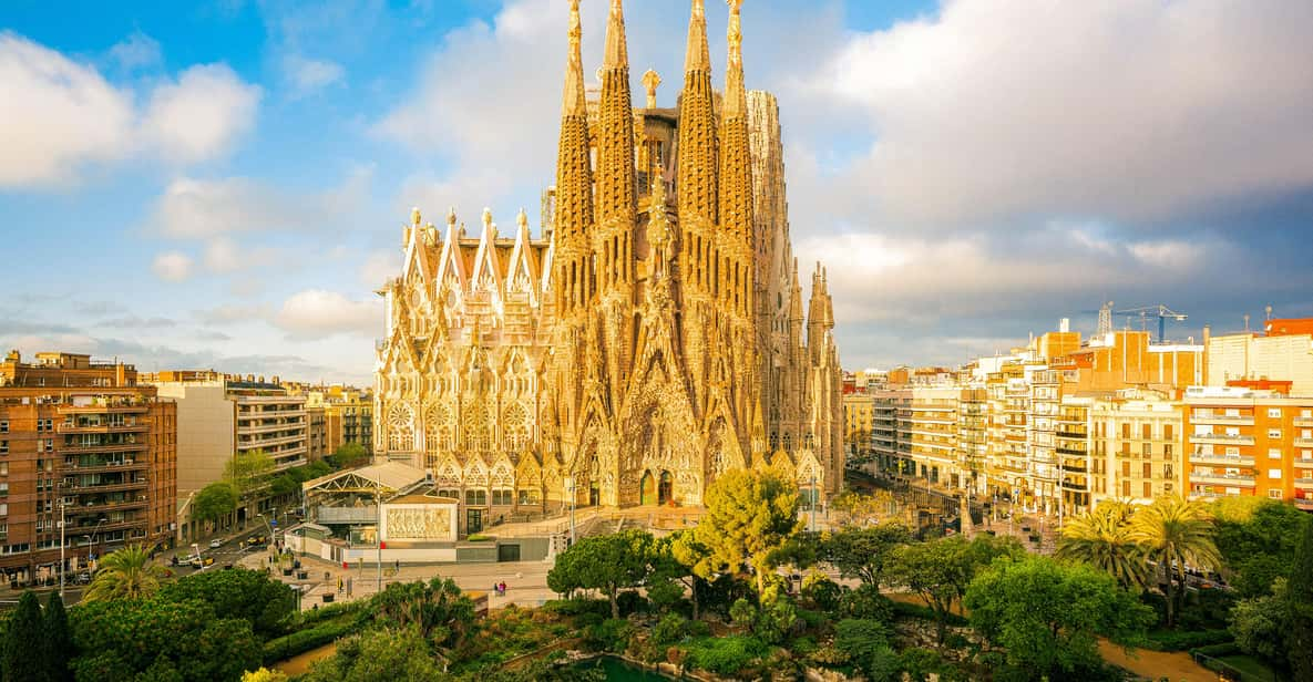 Immerse Yourself in the Magnificence of Barcelona's Sagrada Familia: A Captivating Video Experience 2025