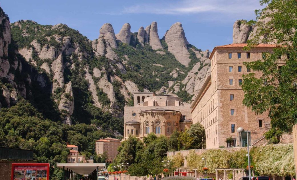 The Contrasting Charms of Montserrat and Monserrat: Exploring the Differences 2025