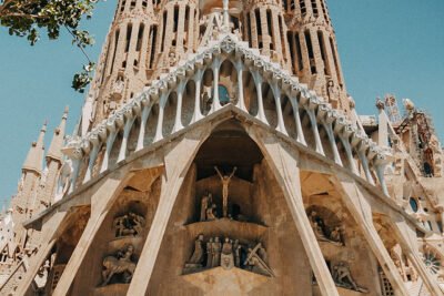 Descubre Barcelona: arquitectura modernista, playas y vida nocturna 2026