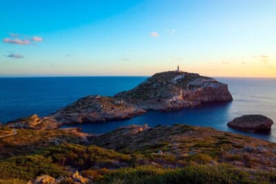 Explorando Rutas Alternativas: Destinos Menos Conocidos del Mediterráneo