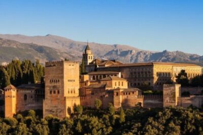 Granada: Ciudad destacada por su impresionante palacio de la Alhambra y su rica historia y cultura árabe. 2026 Granada: Ciudad destacada por su impresionante palacio de la Alhambra y su rica historia y cultura árabe. 2026