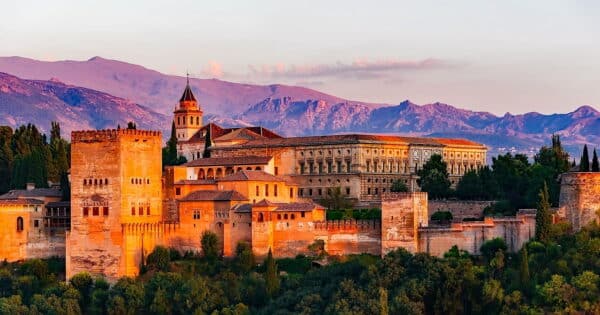 Granada: Descubre la Historia, Cultura y Monumentos 2025