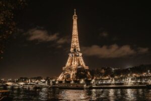 Explorando París: Más Allá de la Torre Eiffel