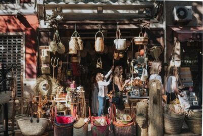 Compra en Valencia: Descubre los Mejores Productos y Souvenirs de la Ciudad 2025