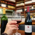 Descubre la experiencia de vino en París que todos están comentando