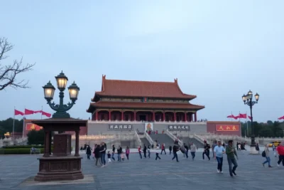 Paseo por Tiananmen en Beijing, la segunda plaza más grande 2025