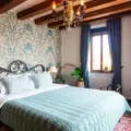 Descubre la joya oculta de Barcelona: hospedaje con encanto que te dejará sin aliento