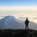 Descubre la increíble aventura de escalar el monte Kilimanjaro y lo que nadie te cuenta sobre el camino hacia la cima