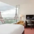 Descubre el hotel en París que te hará sentir como en un sueño cerca de la Torre Eiffel