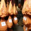 Descubre qué ver y hacer en la Ruta del Jamón Ibérico en Extremadura