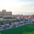 Excursión de un día a Berat desde Durrës: castillo, casco histórico y bodegas