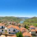 Pueblos, bodegas y naturaleza alrededor de Berat